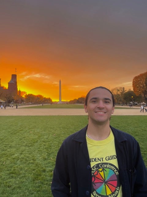 Example of an image that is floated to the left side Ethan Gutterman smiles with the Washington Monument in the background