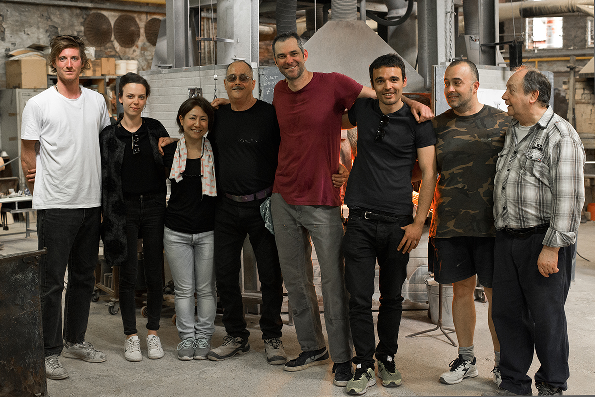 Marcantonio Brandolini D’adda, Alice De Santillana, Aya Oki, Gianni<br />
Seguso, Andy Paiko and Alvise Maria De Mezzo and Seguso factory production team members.