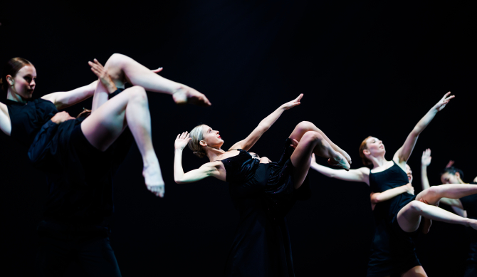 woman dancing ballet 